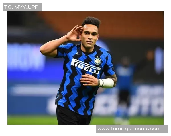 马丁内斯的传奇旅程:从青涩少年到足球巨星的蜕变与奋斗